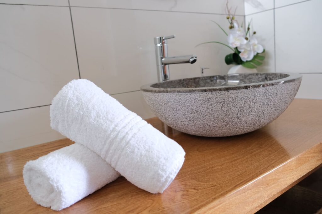 Terre et Passion - Lavabo serviettes suite Cocon